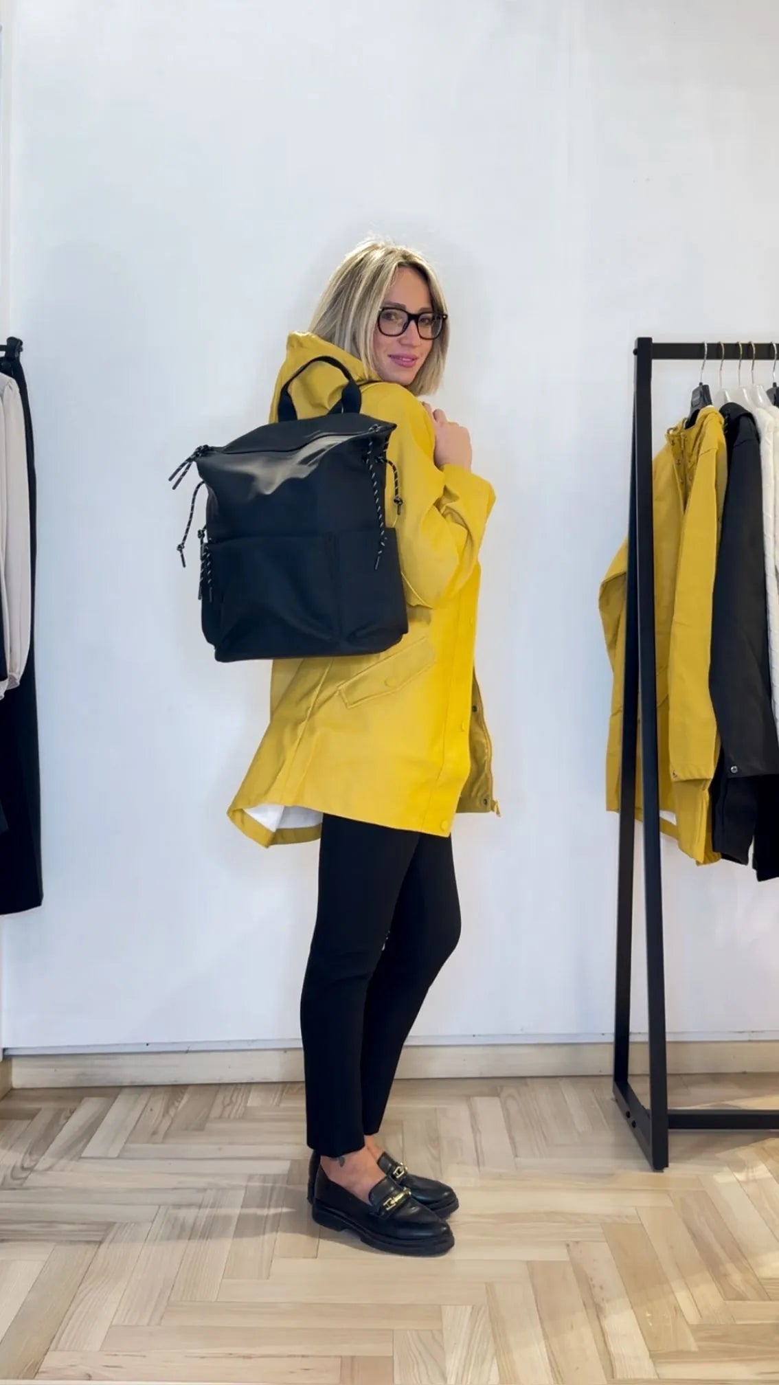 Impermeabile antipioggia giallo