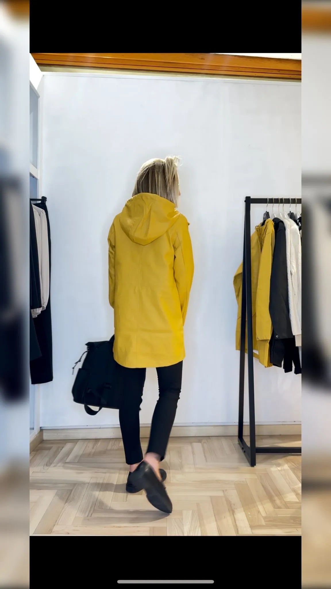 impermeabile, lungo, giallo, via gioberti
