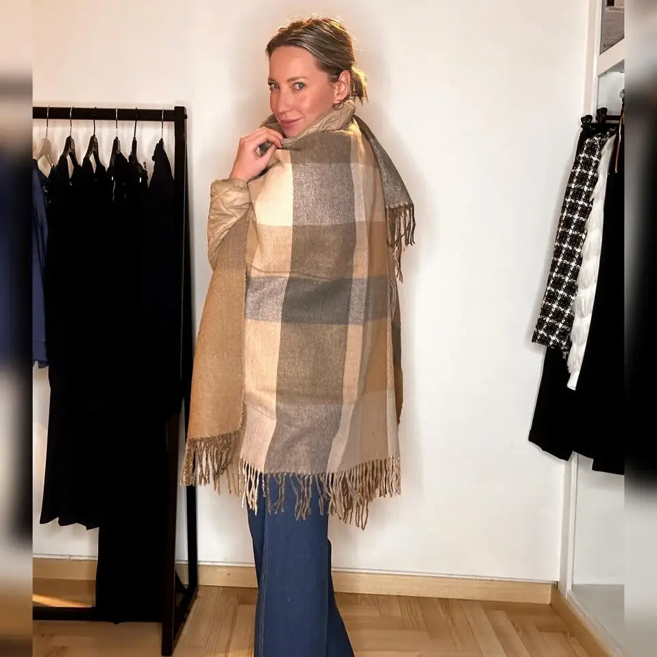 poncho con fantasia a quadretti