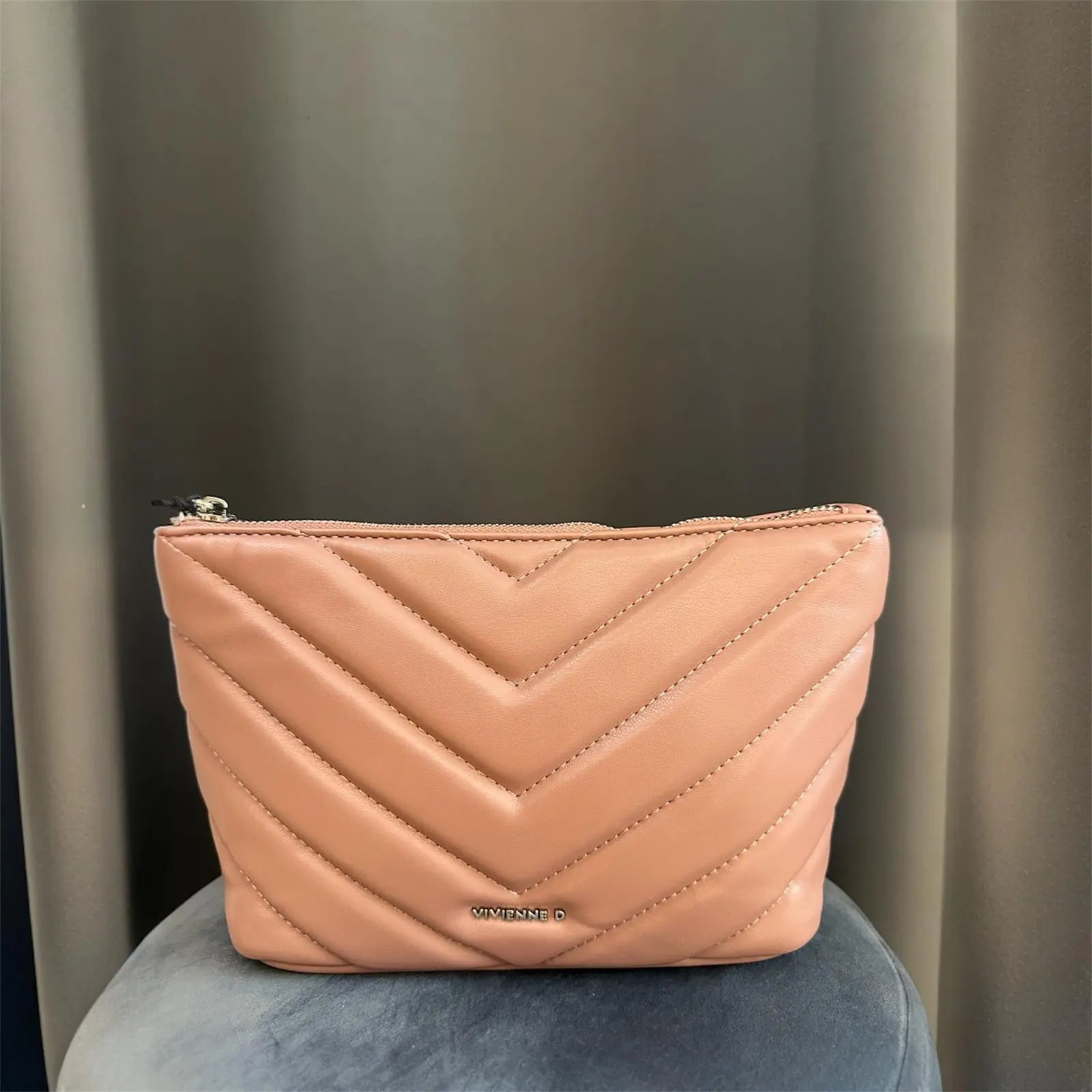 Raffinata pochette trapuntata color cipria, un accessorio perfetto per una serata, una cerimonia o come organizer per borsa grande