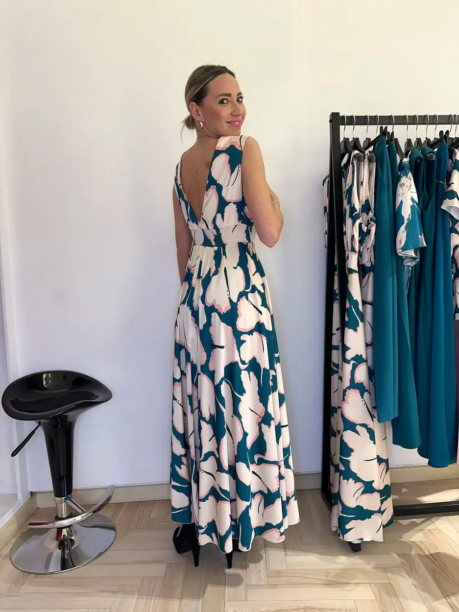 Elegante abito a fiori primaverile e dai tessuto freschi