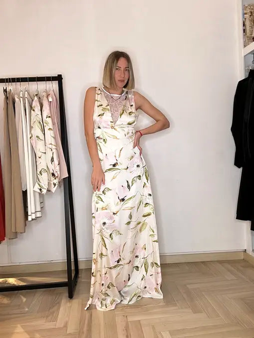 abito lungo elegante a fiori. Adatto per una cerimonia d'estate
