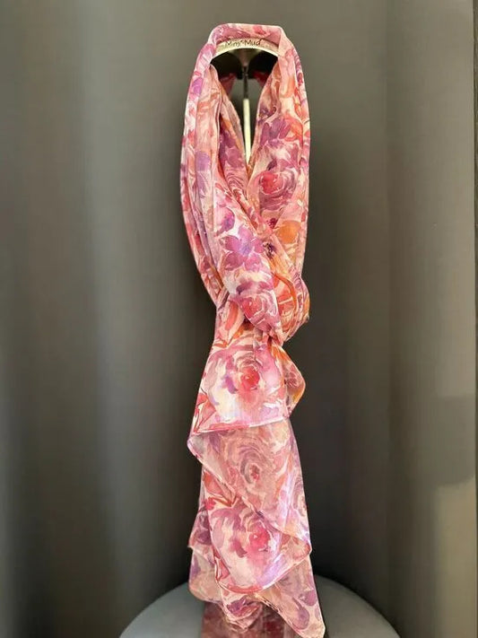 foulard in viscosa in fantasia a fiori, un accessorio adatto per una sera d'estate 