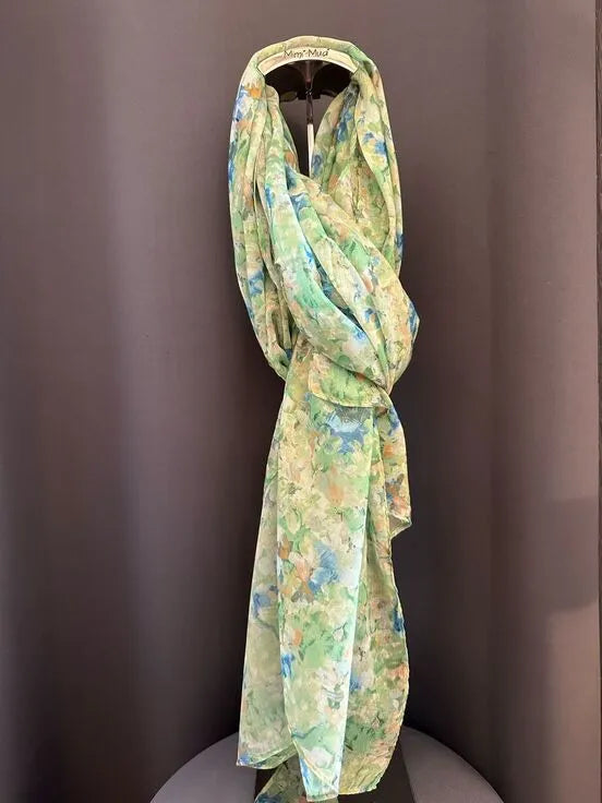 Foulard in viscosa fantasia a fiori su base verde chiaro