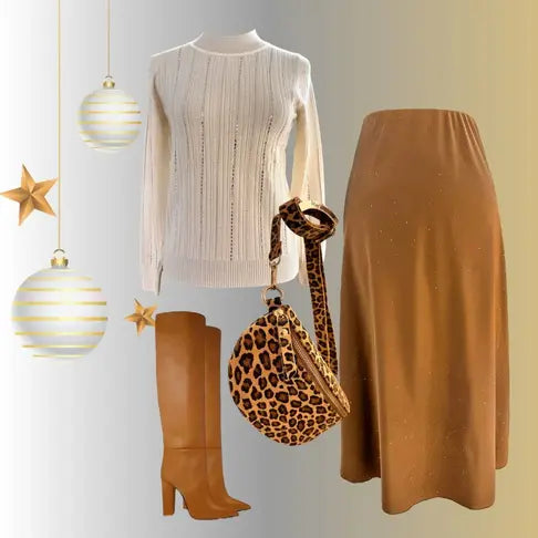 Outfit composto da maglia bianca a collo alto con dettagli in strass, gonna effetto satinata midi color coccio e borsa a tracolla animalier