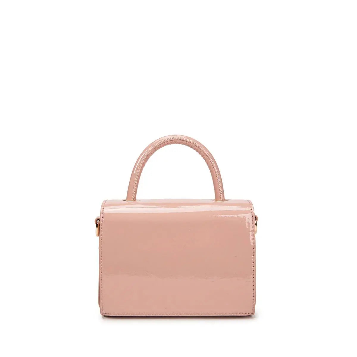 borsa piccola laccata color cipria elegante, adatta per un aperitivo con amiche 