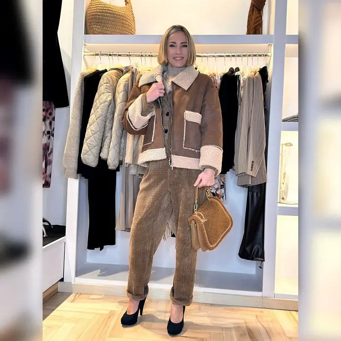 Foto Modella con Montone ecopelle  marrone Firenze