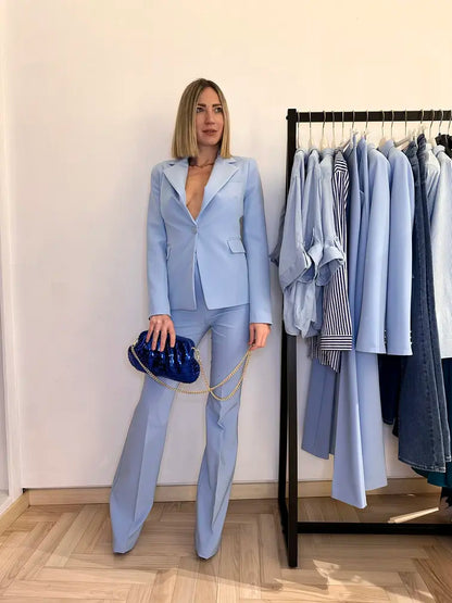 Pantalone azzurro a vita alta – stile raffinato e slancia la figura