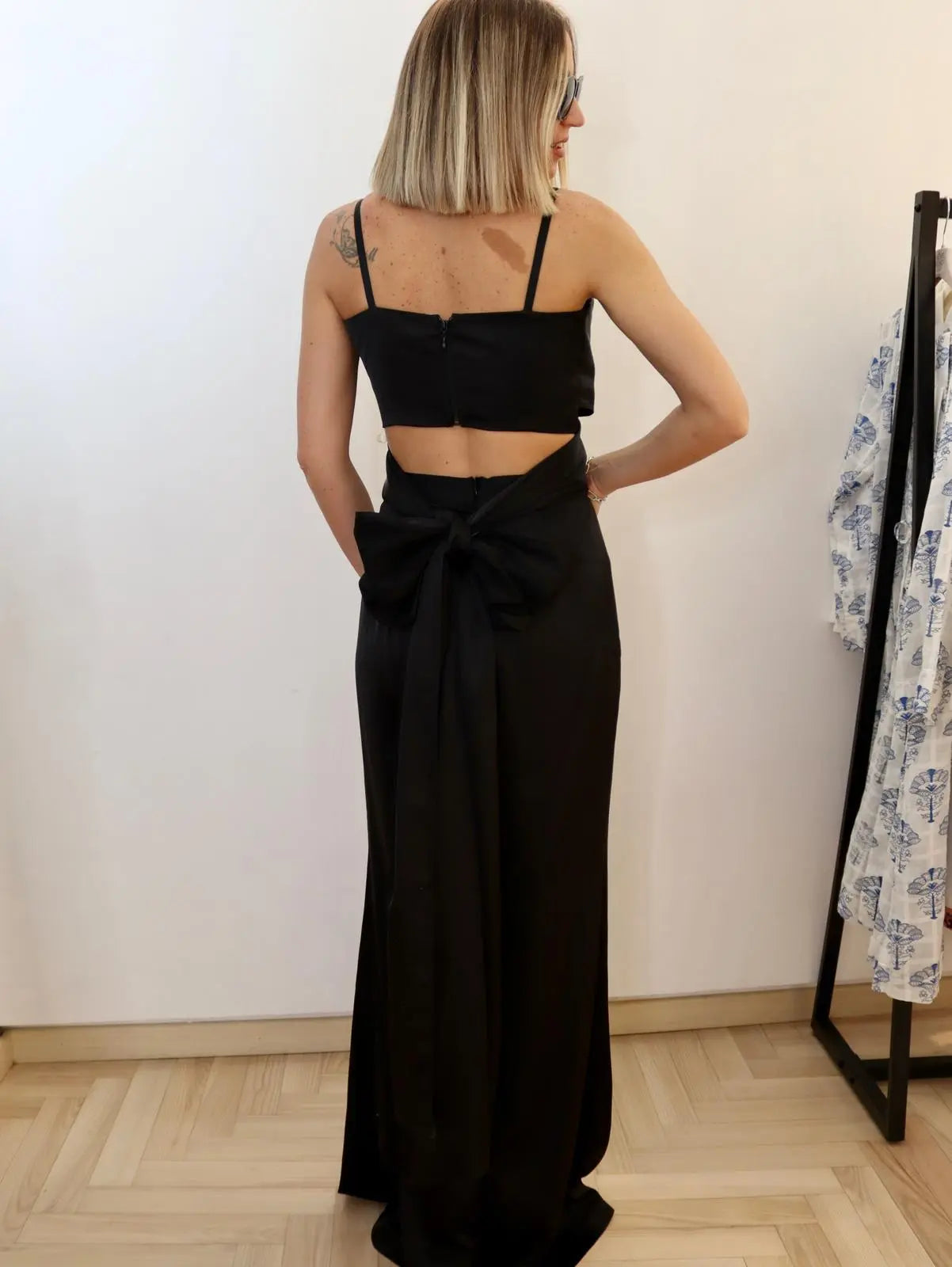 pantalone nero a palazzo, un capo perfetto per una cena romantica a firenze