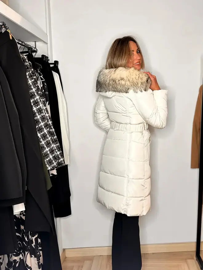 piumino panna a firenze, lungo con cinturino perfetto per una giornata fredda invernale 