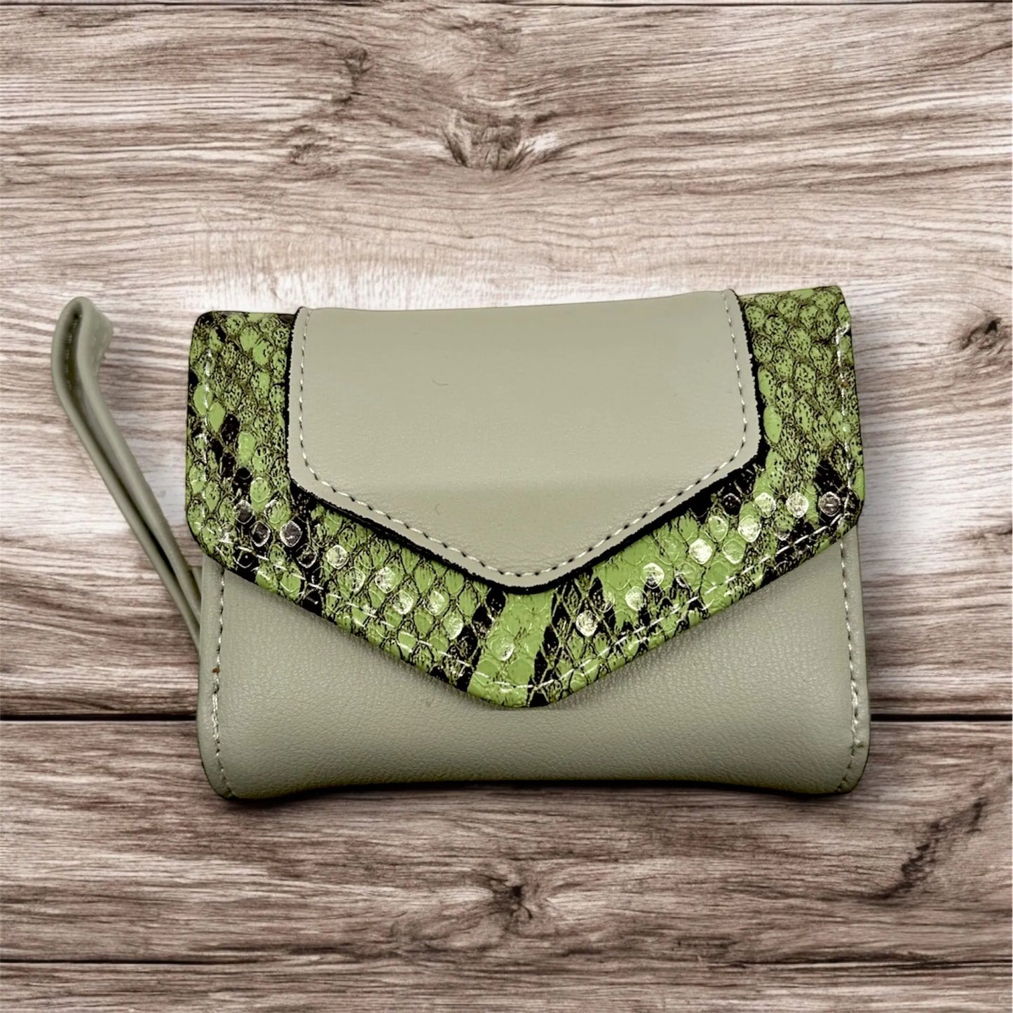 portafoglio piccolo con patta zebrata verde