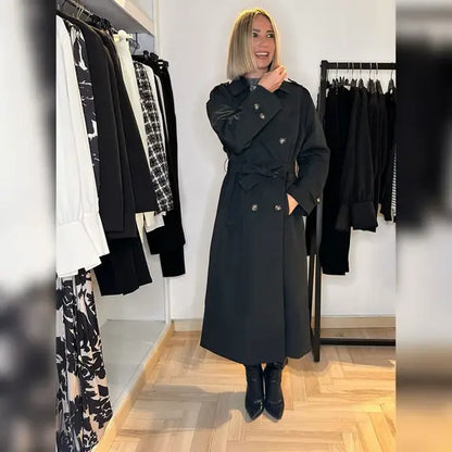 Foto di un trench nero lungo elegante in vendita a firenze