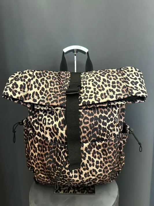 zaino in tessuto animalier leggero adatto per un viaggio, lavoro e tempo libero